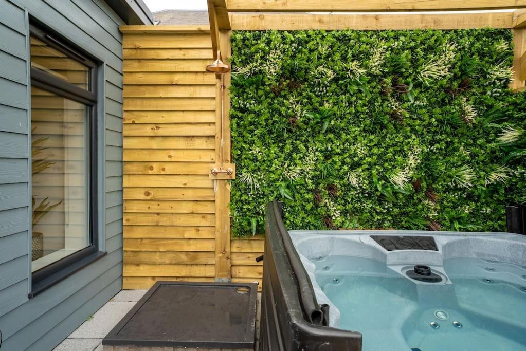 Cottage With Hot Tub Near Knockhill Saline 외부 사진